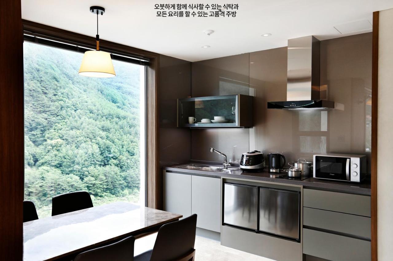 Pine Forest Jeongseon Alpine Resort Экстерьер фото